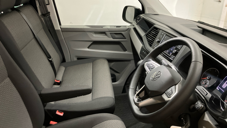 Volkswagen Transporter T32 Lwb Diesel 2.0 TDI 150 Highline Kombi Van DSG